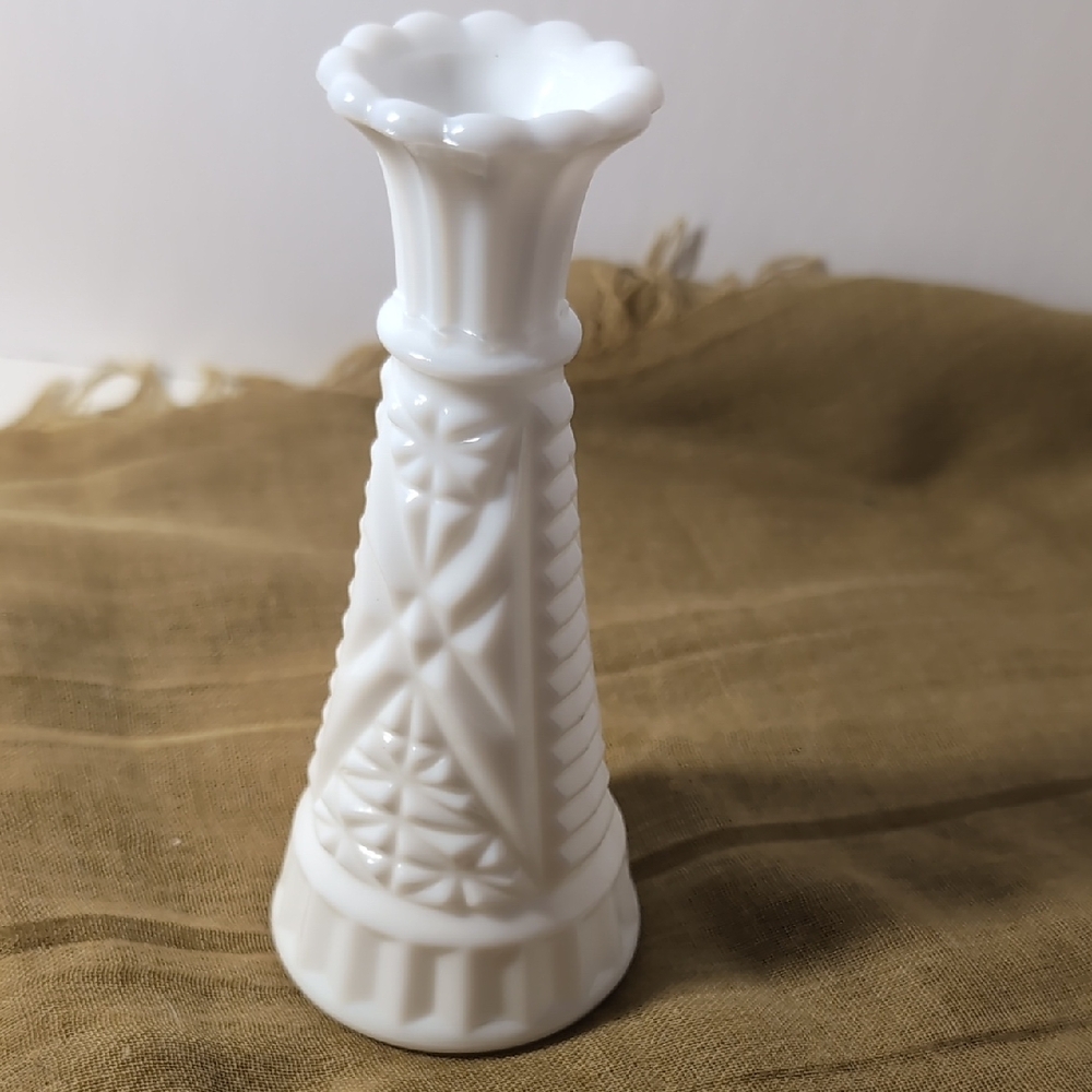 Milk Glass Bud Vase - Vintage